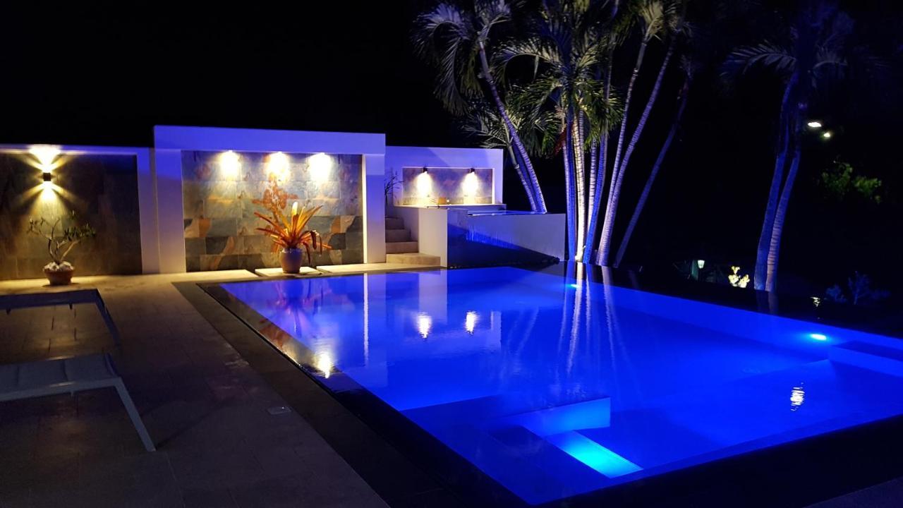 Appartements De Luxe . Propriete De Luxe Baie-Mahault Esterno foto